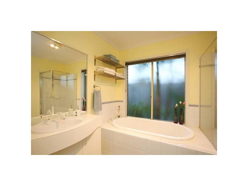 13 Langbourne Drive, Narre Warren South VIC 3805