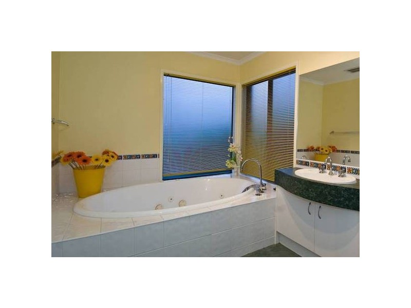 2 Chesil Court, Narre Warren South VIC 3805