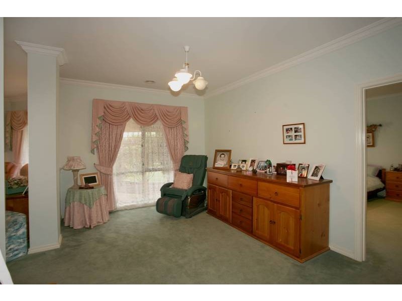 1 Cleveland Close, Narre Warren North VIC 3804