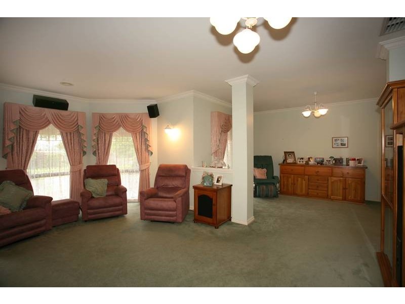 1 Cleveland Close, Narre Warren North VIC 3804