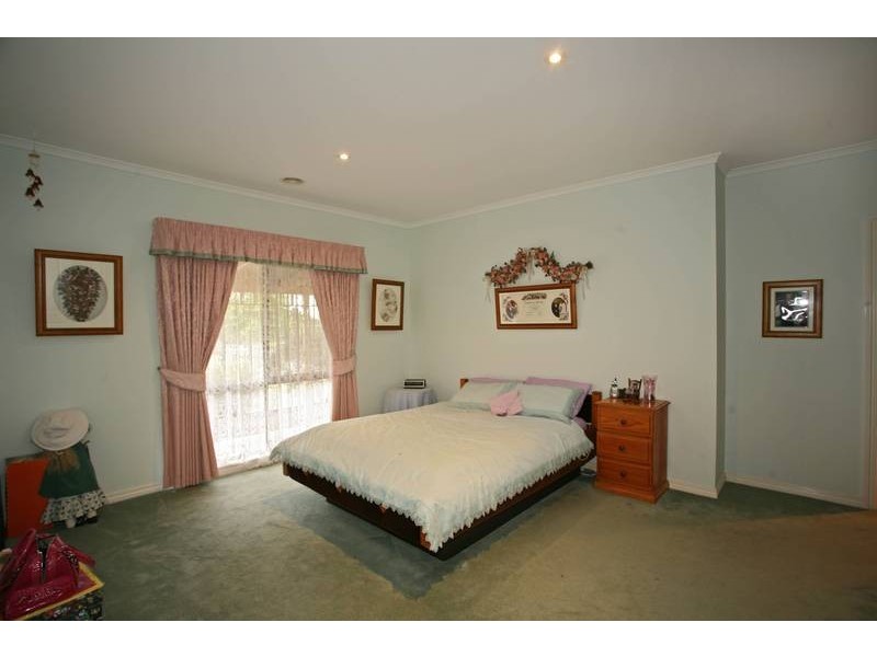 1 Cleveland Close, Narre Warren North VIC 3804