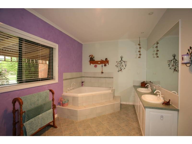 1 Cleveland Close, Narre Warren North VIC 3804