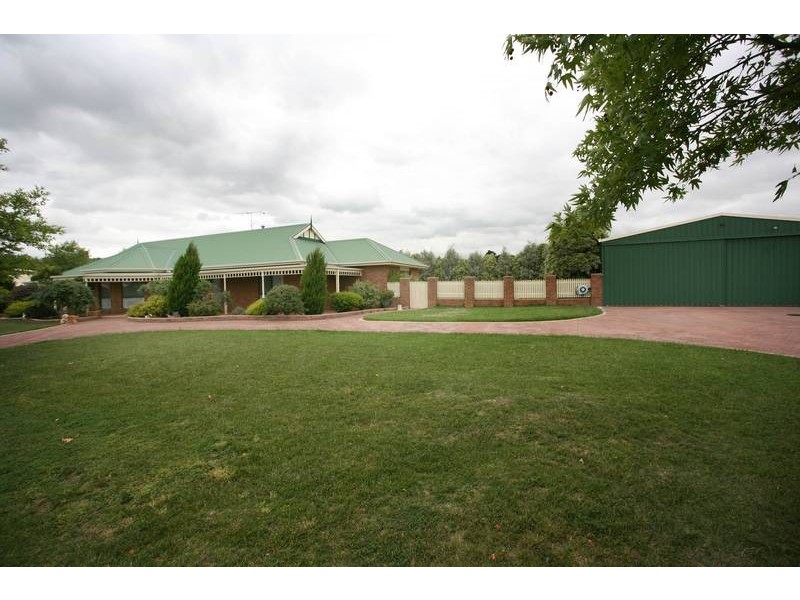 1 Cleveland Close, Narre Warren North VIC 3804