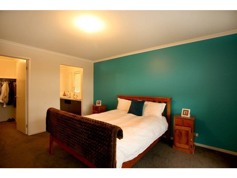 49 Von Nida Drive, Cranbourne North VIC 3977