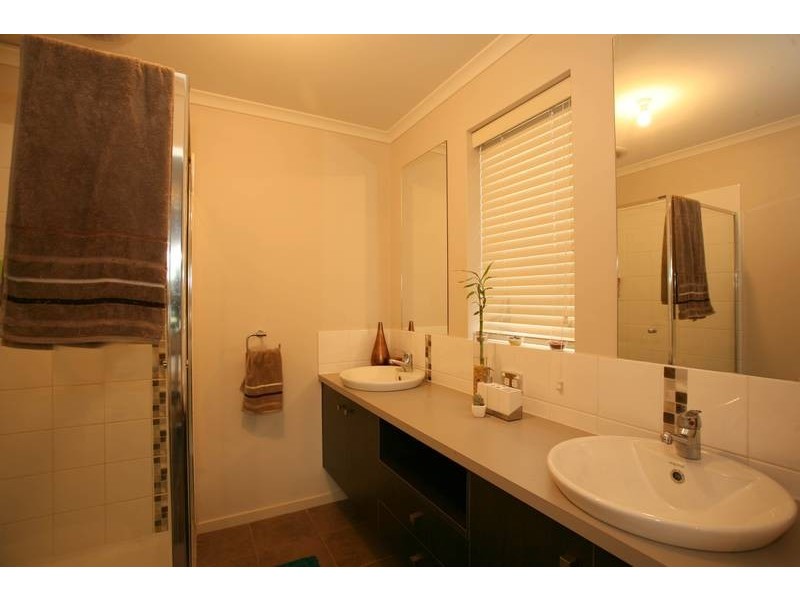 49 Von Nida Drive, Cranbourne North VIC 3977