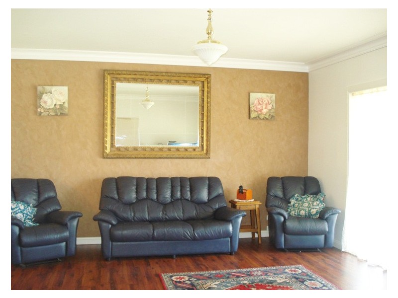 - Packham Drive, Molong NSW 2866