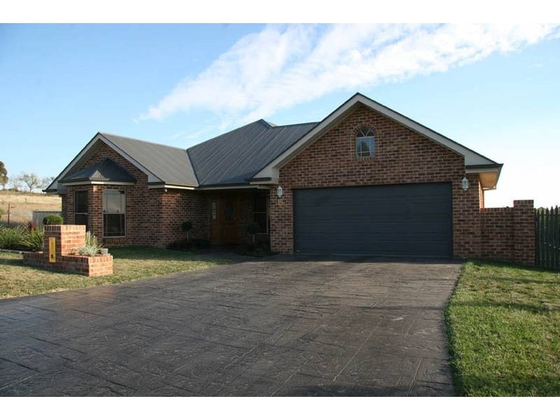 18 Lisbon Circuit, Orange NSW 2800