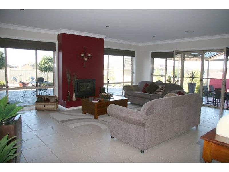 18 Lisbon Circuit, Orange NSW 2800