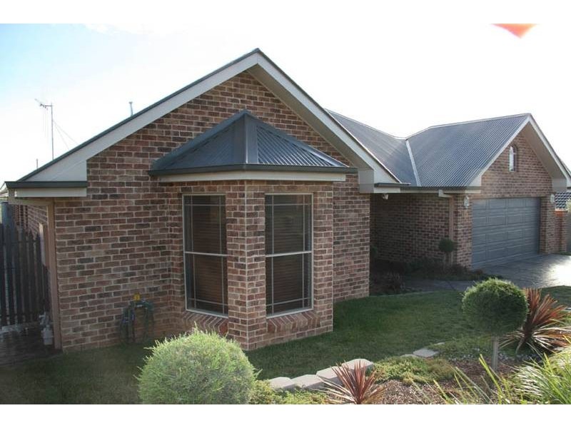 18 Lisbon Circuit, Orange NSW 2800