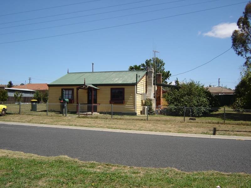 5 Raphael Street, Blayney NSW 2799