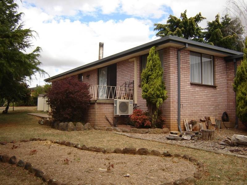 18 Hanover Crescent, Blayney NSW 2799