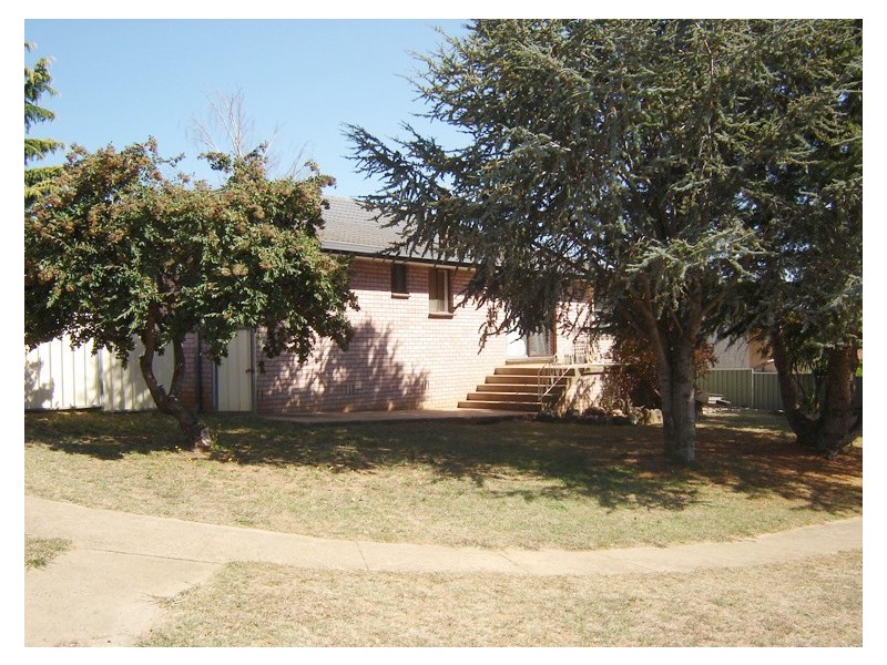 18 Hanover Crescent, Blayney NSW 2799