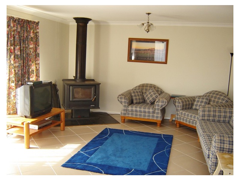 18 Hanover Crescent, Blayney NSW 2799