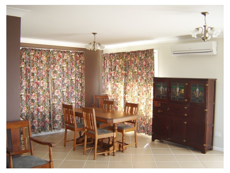 18 Hanover Crescent, Blayney NSW 2799