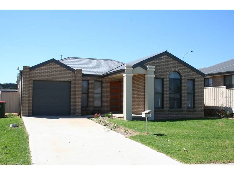 8 Brooklands Drive, Orange NSW 2800