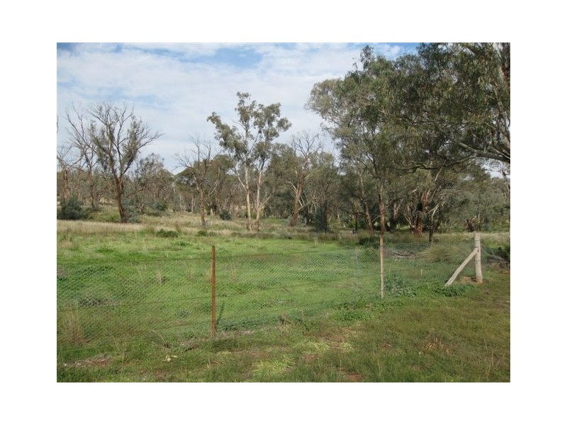 6 Orange Road, Manildra NSW 2865