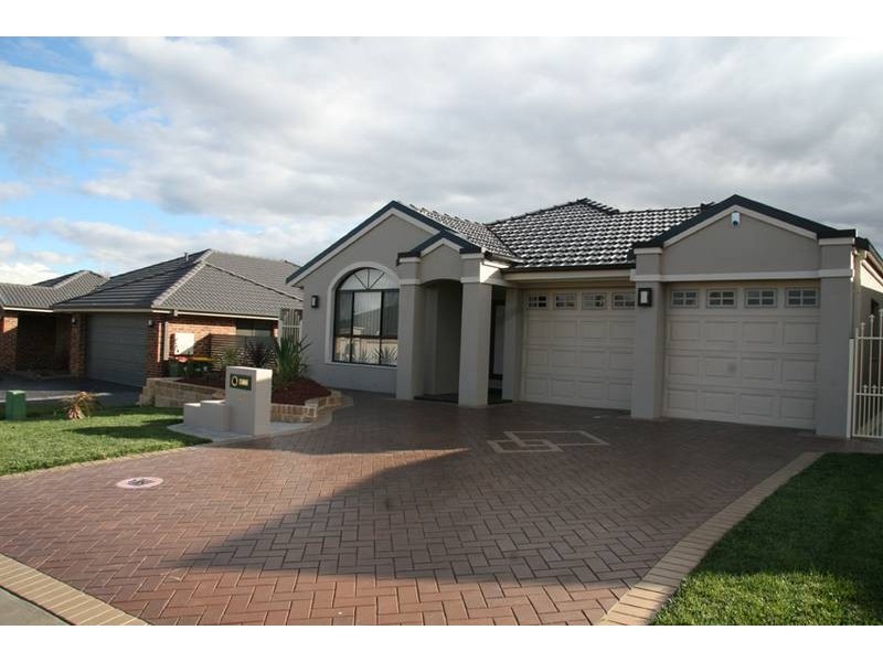 15 Botanic Way, Orange NSW 2800