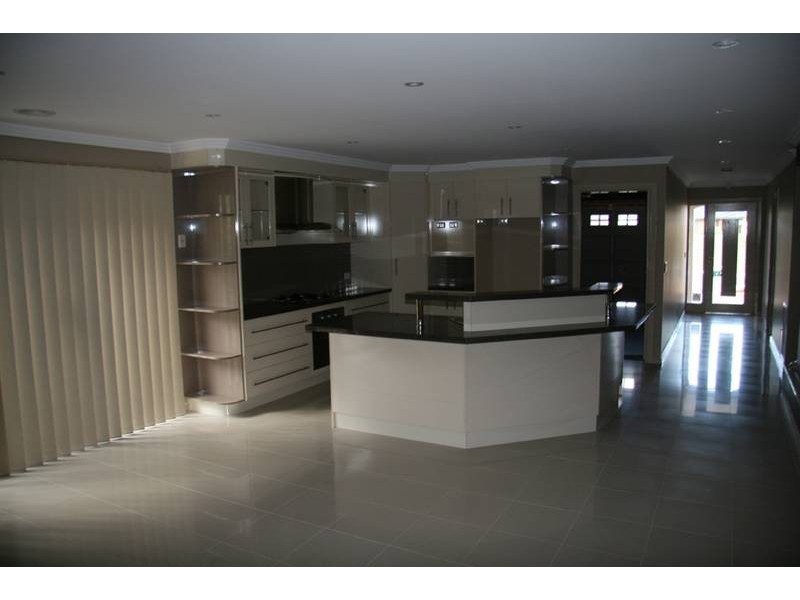 15 Botanic Way, Orange NSW 2800