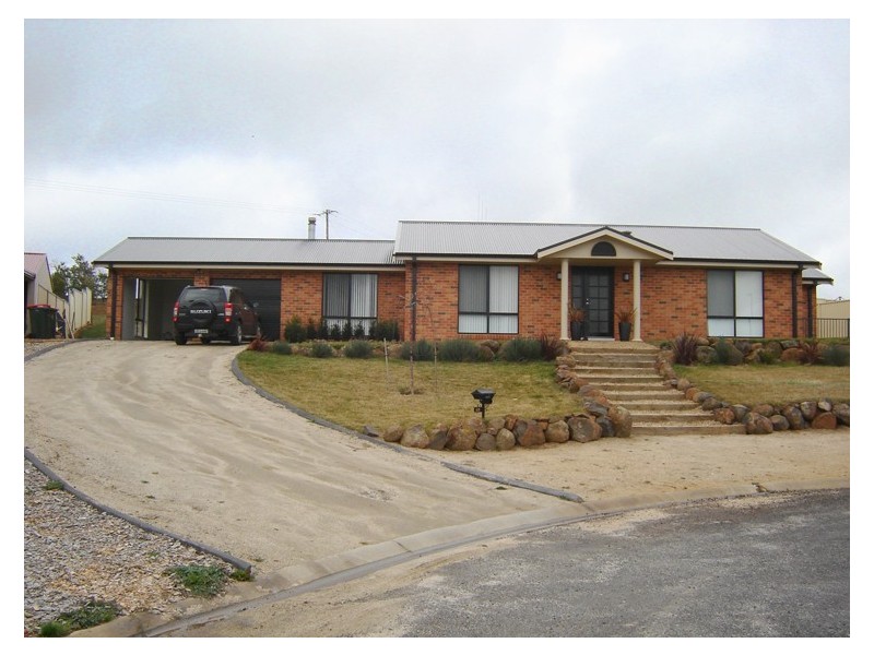 22 Piggott Place, Blayney NSW 2799