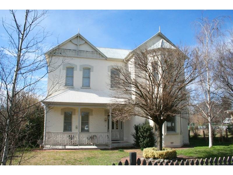 30 Adelaide Street, Blayney NSW 2799