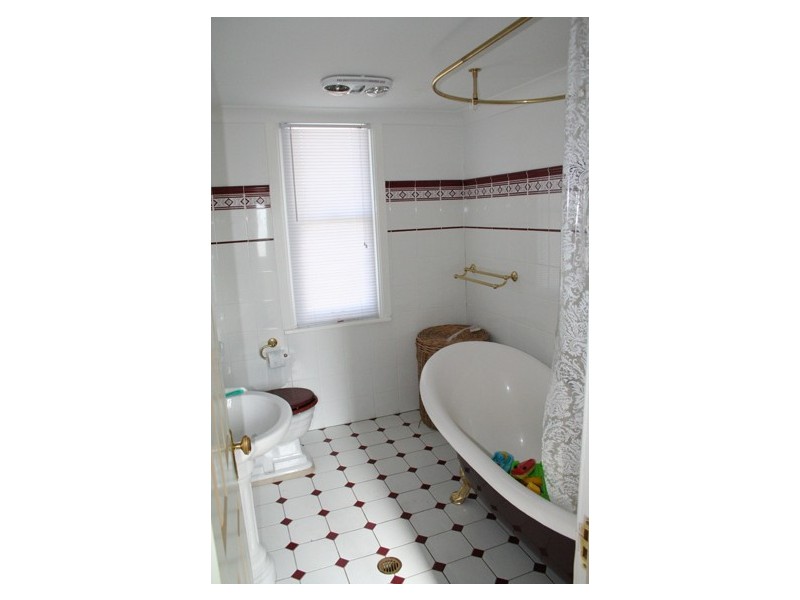 30 Adelaide Street, Blayney NSW 2799