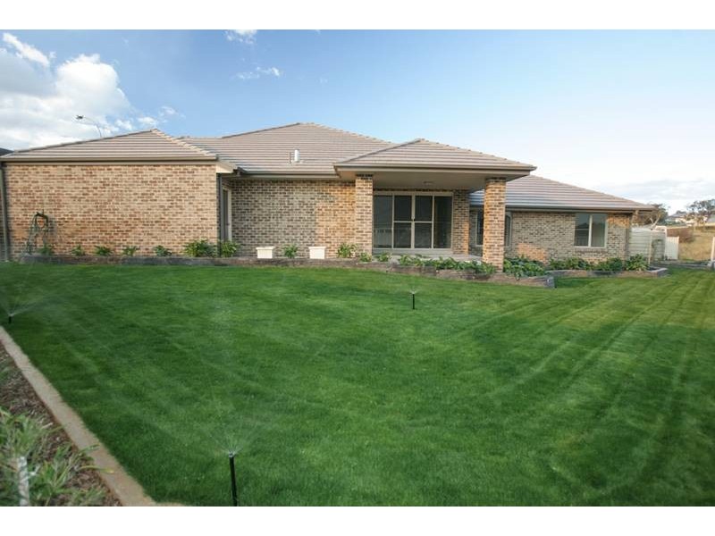 6 Stewart Close, Orange NSW 2800