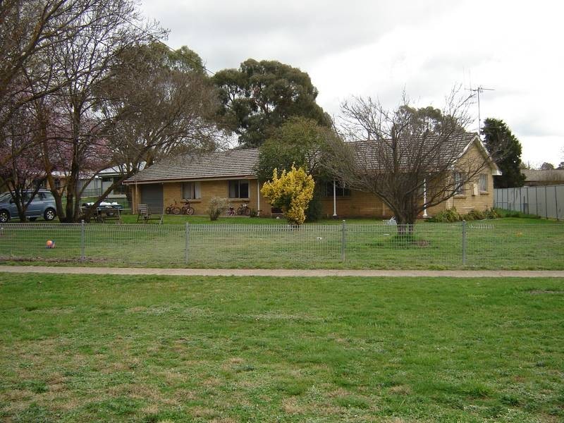 5 Osman Street, Blayney NSW 2799