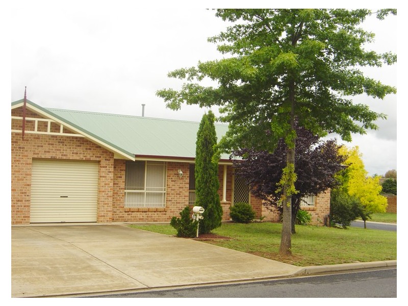 2/1 Bowyer Place, Orange NSW 2800