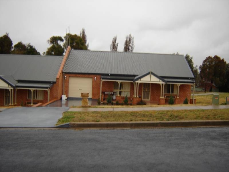 2/24 Polona Street, Blayney NSW 2799