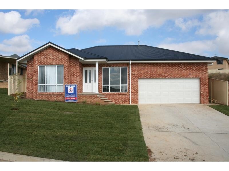 1B Maroney Close, Orange NSW 2800