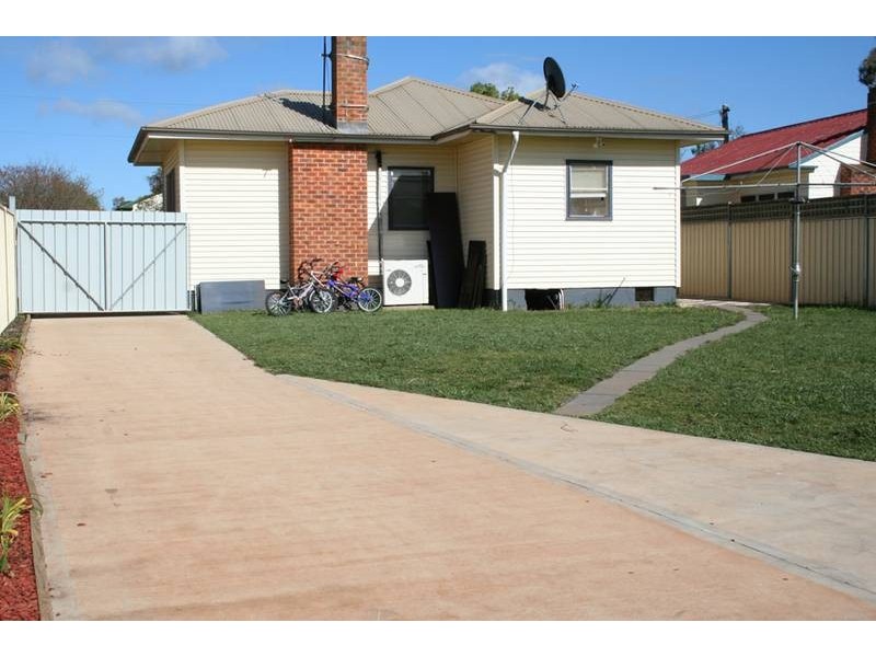 8 Wattle Avenue, Orange NSW 2800