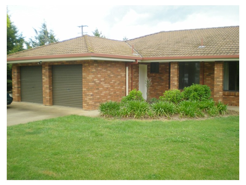 213 East Guyong Road, Orange NSW 2800