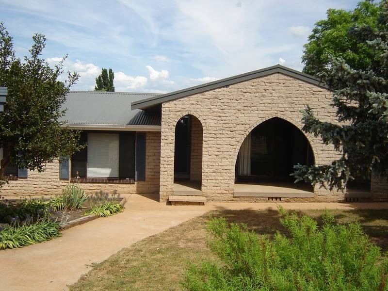 20 Medway Street, Blayney NSW 2799