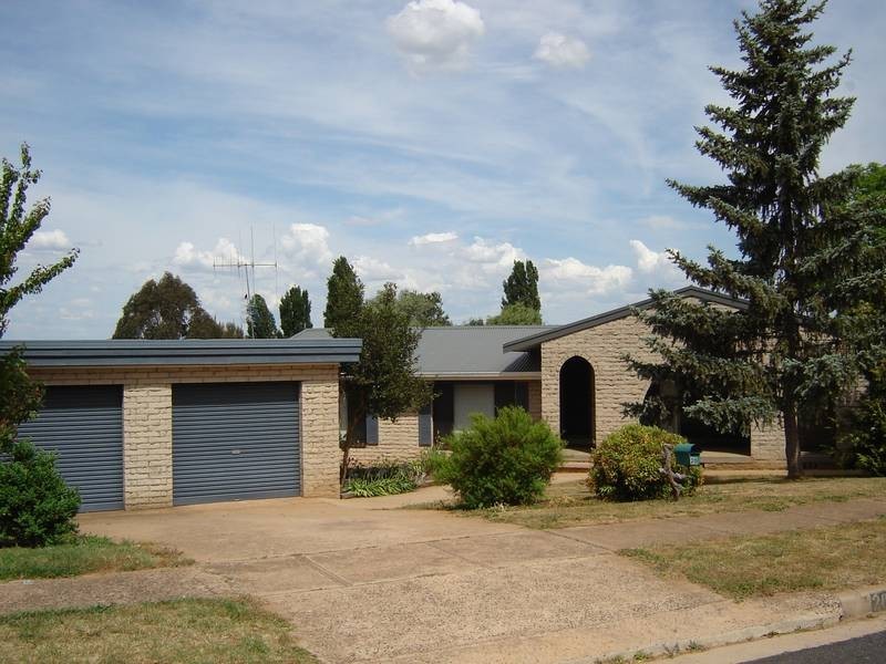 20 Medway Street, Blayney NSW 2799