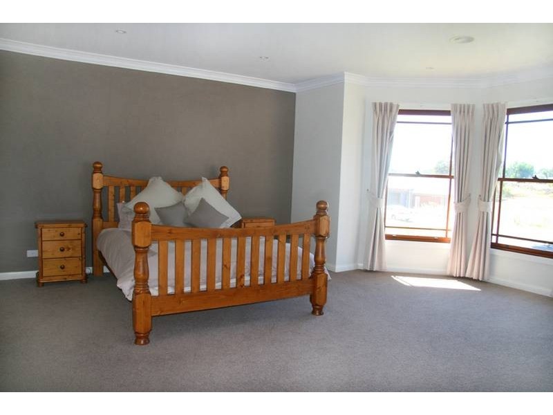 9 Collins Way, Orange NSW 2800