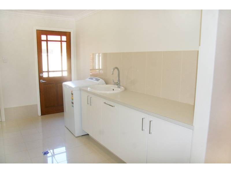9 Collins Way, Orange NSW 2800