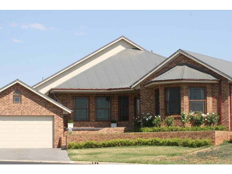 9 Collins Way, Orange NSW 2800