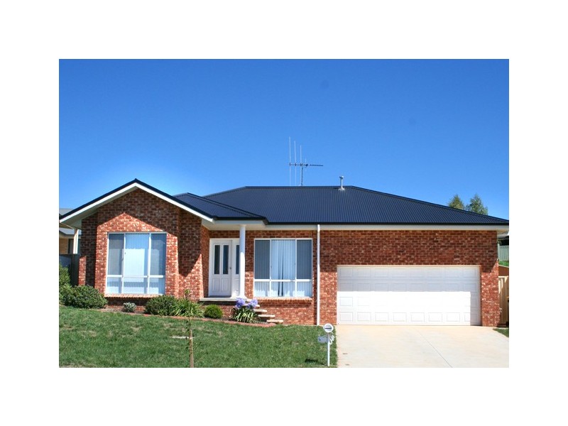 1B Maroney Close, Orange NSW 2800