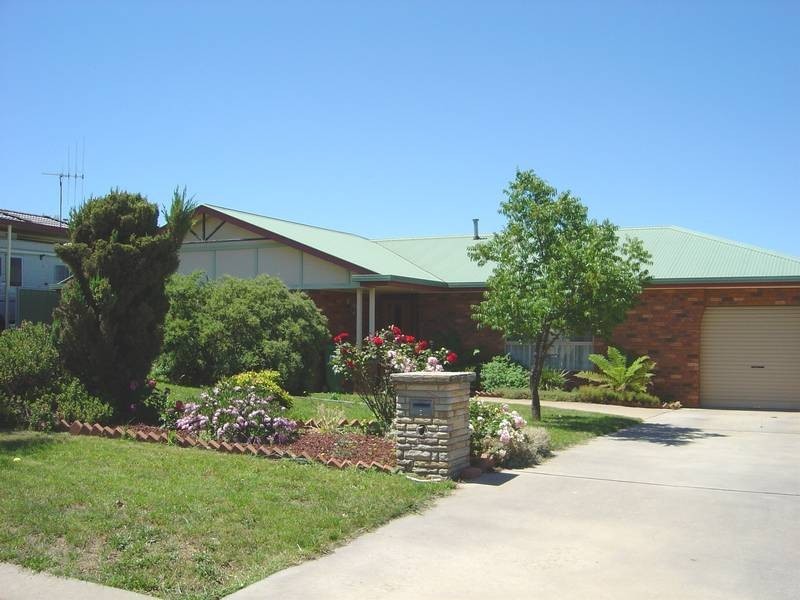 2 Shamrock Place, Orange NSW 2800