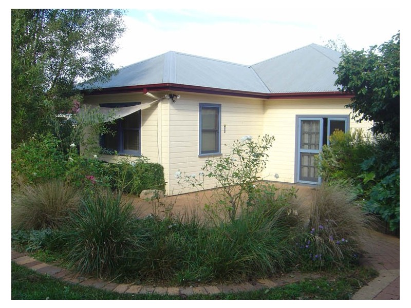 60 Cecil Road, Orange NSW 2800