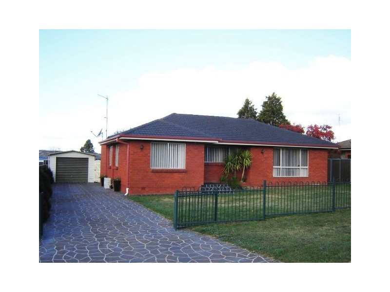 6 Gilchrist Street, Blayney NSW 2799