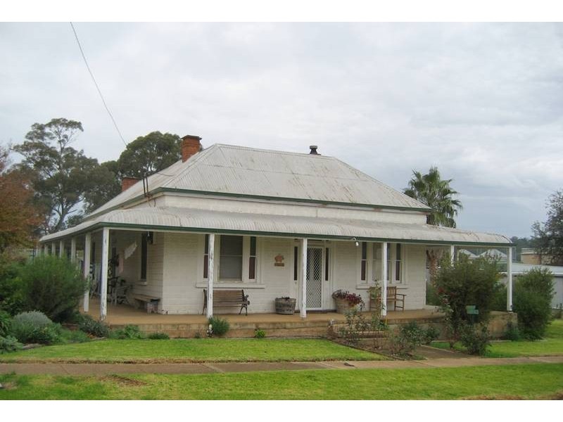16 Derowie Street, Manildra NSW 2865