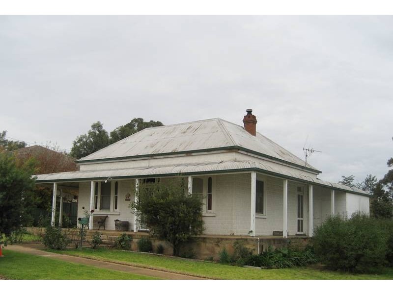 16 Derowie Street, Manildra NSW 2865
