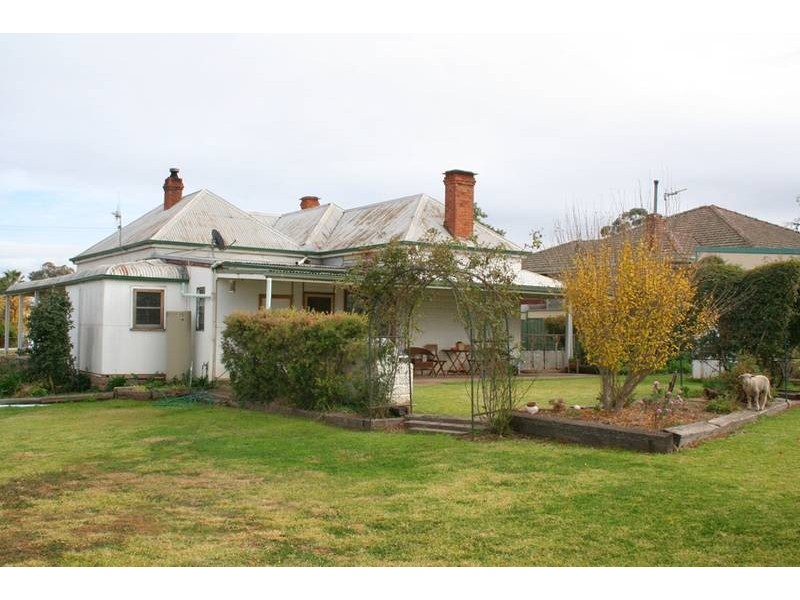 16 Derowie Street, Manildra NSW 2865
