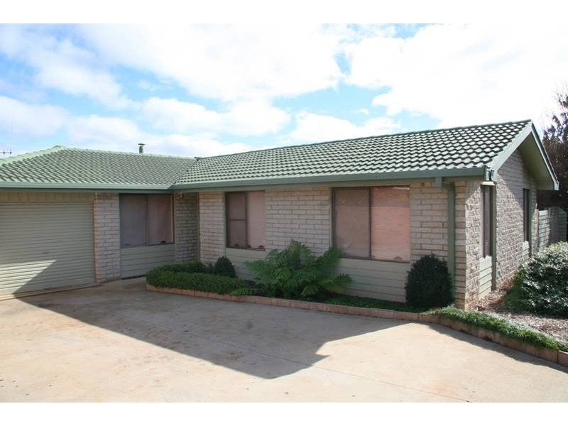99 Burrendong Way, Orange NSW 2800