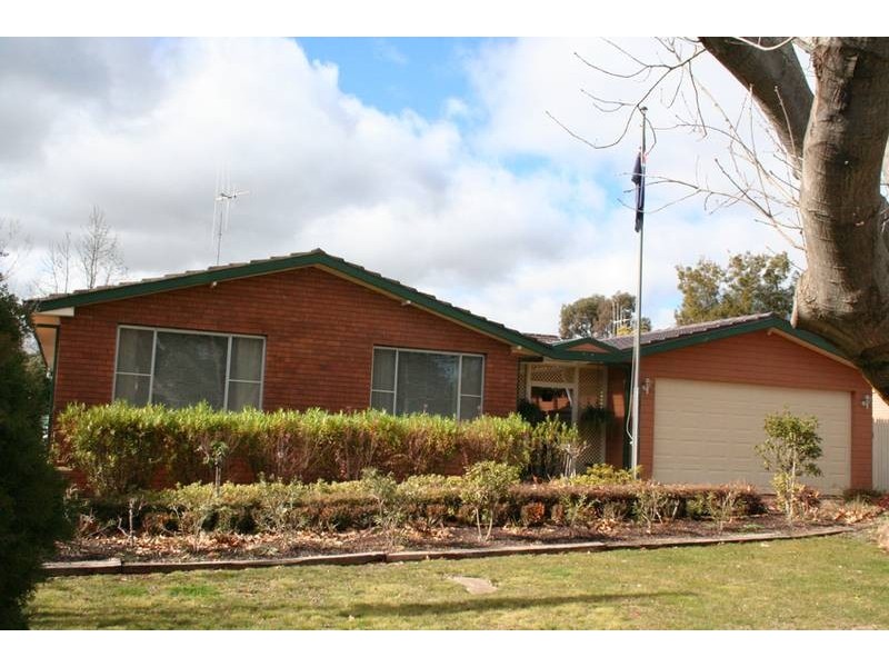 6 Boronia Crescent, Orange NSW 2800