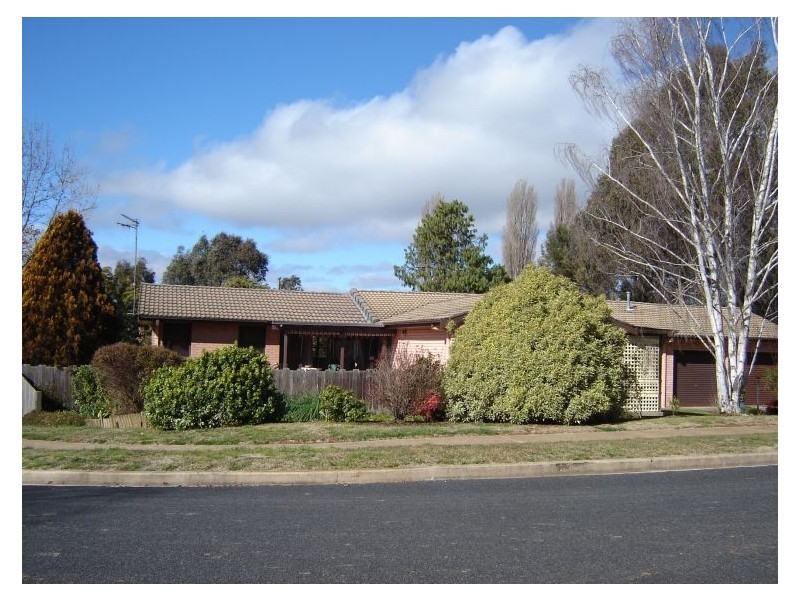7 Euroka Place, Blayney NSW 2799