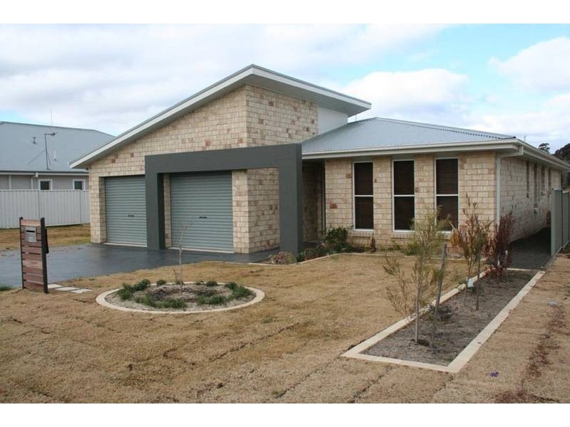 10 Burrows Crescent, Orange NSW 2800