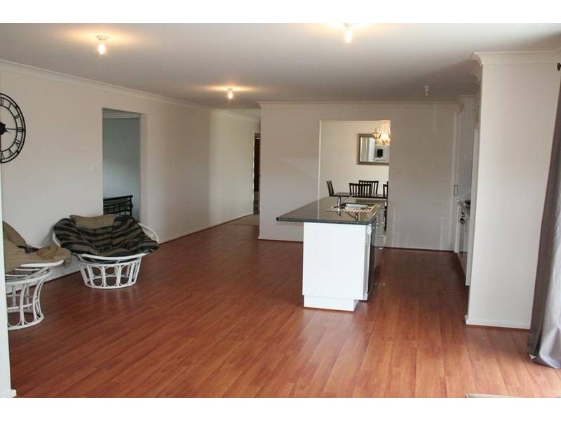10 Burrows Crescent, Orange NSW 2800
