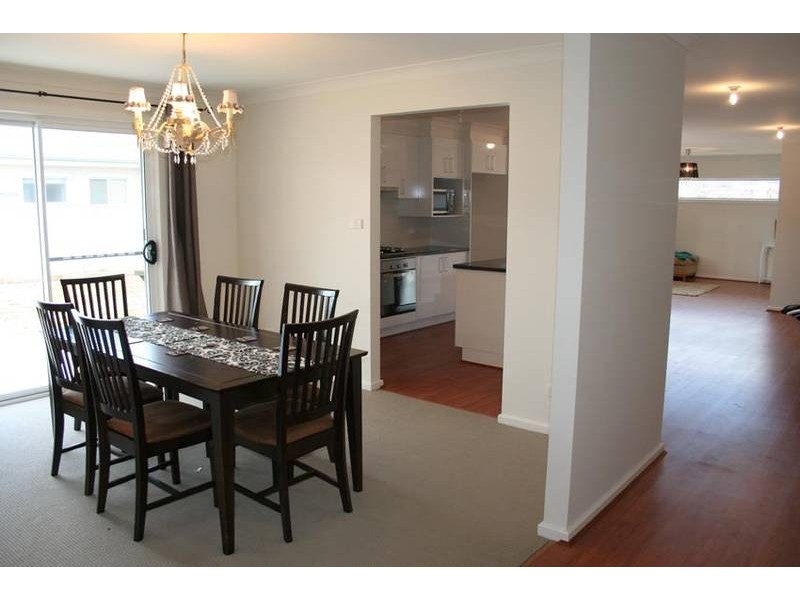 10 Burrows Crescent, Orange NSW 2800